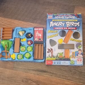 Mattel Angry Birds Knock On Wood Game with Colorful Bird and Pig Figures